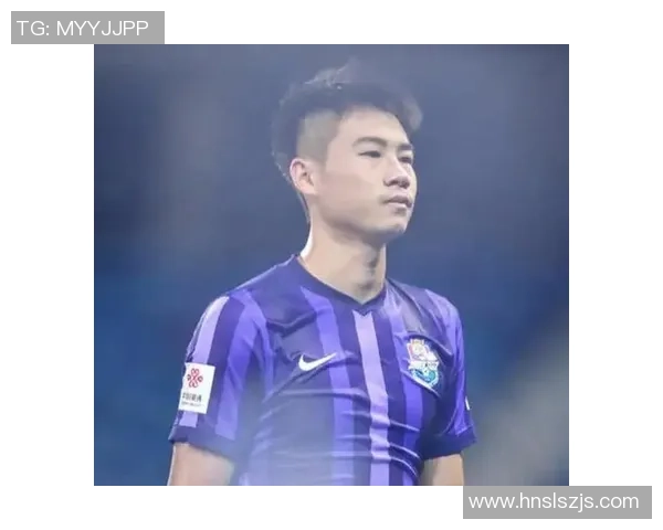 足球明星杨帆的日常生活揭秘与职业生涯背后的故事分享